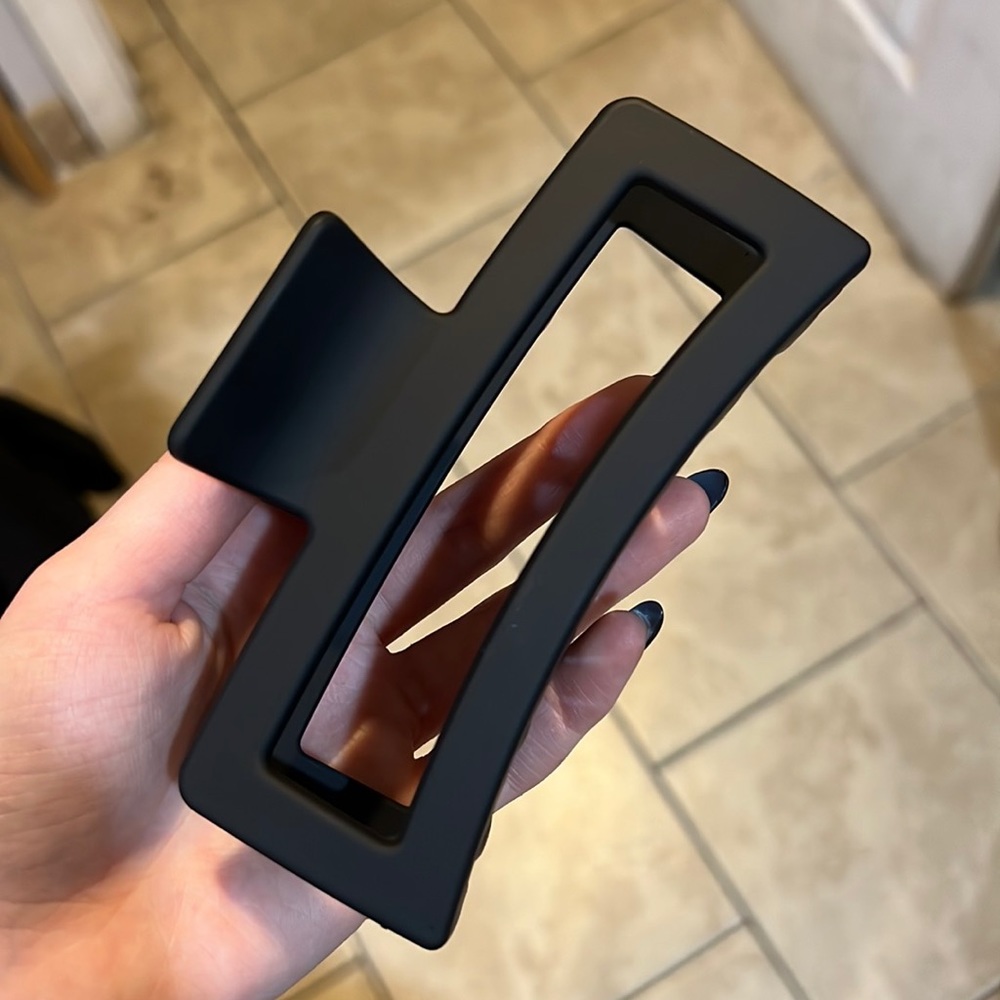 BRAND NEW HAIR CLIP